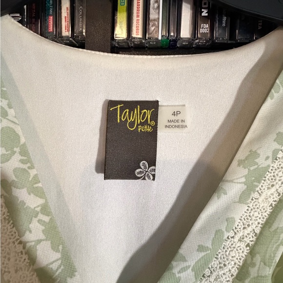 Taylor Petite Green Floral Midi Dress Cottagecore Smocked Puff Sleeve Size 4P - Picture 5 of 7